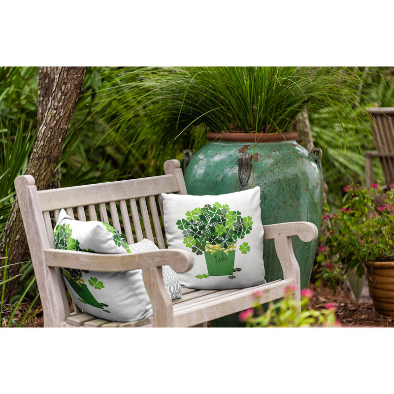 Coussin intérieur / extérieur Bucket of Shamrocks, H 20 po x l 20 po, Carrée