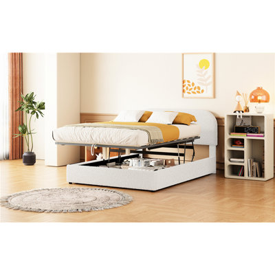 Lit plateforme blanc en molleton avec solution de rangement hydraulique pratique et luxueux