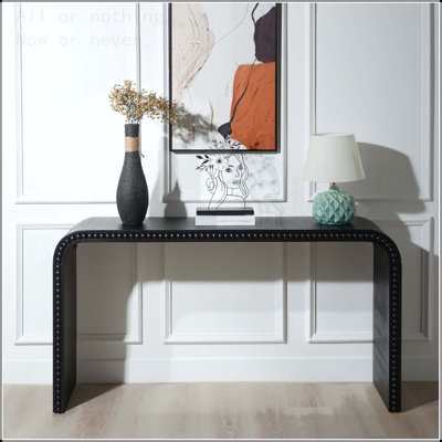 Console avec cascade courbée
