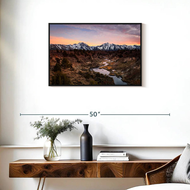 Rivière et montagnes enneigées, Cadre flottant noir, 31 po x 21 po
