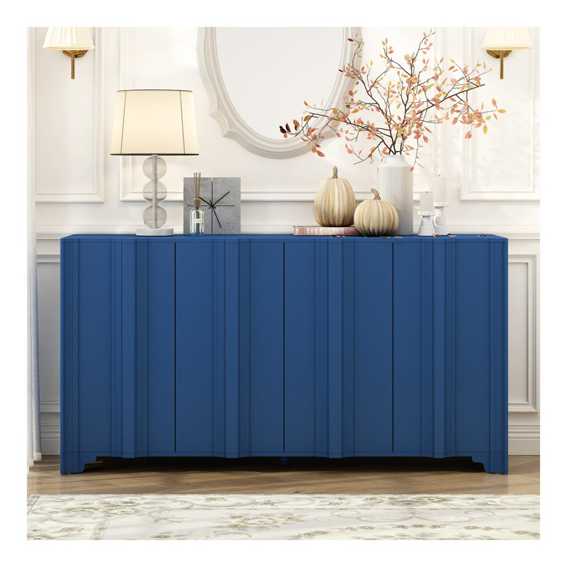 Buffet sophistiqué à 4 portes orné d'accents linéaires complexes et d'éléments luxueux en placage de pin multicouches, convenant aux salons, aux entrées et aux salles d'étude