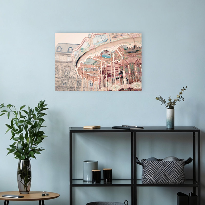 Affiche murale représentant l'architecture onirique d'un carrousel parisien, H 12 po x l 18 po