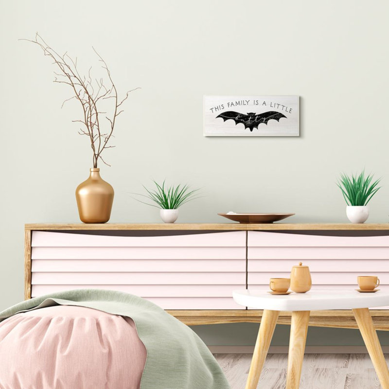 «Family's a Little Batty» par Daphne Polselli - impression d'art graphique, Plaque murale, 17" H x 7" W x 0.5" D