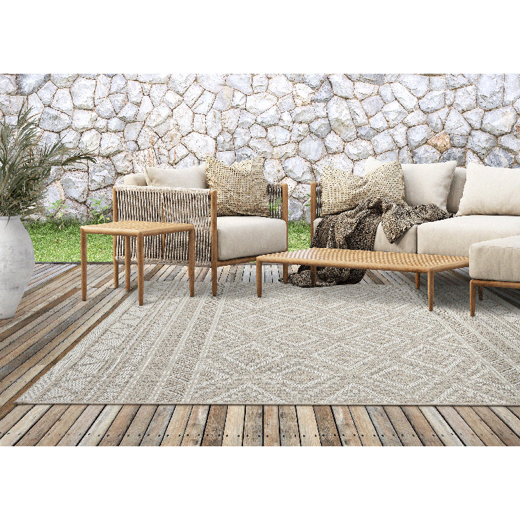 Arcata Geometric Indoor / Outdoor Area Rug