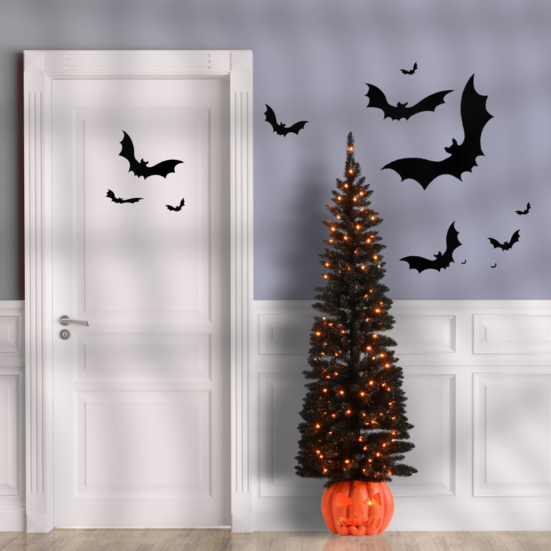 Le demi-arbre d'Halloween avec lumières oranges 6 pi The Holiday Aisle®
