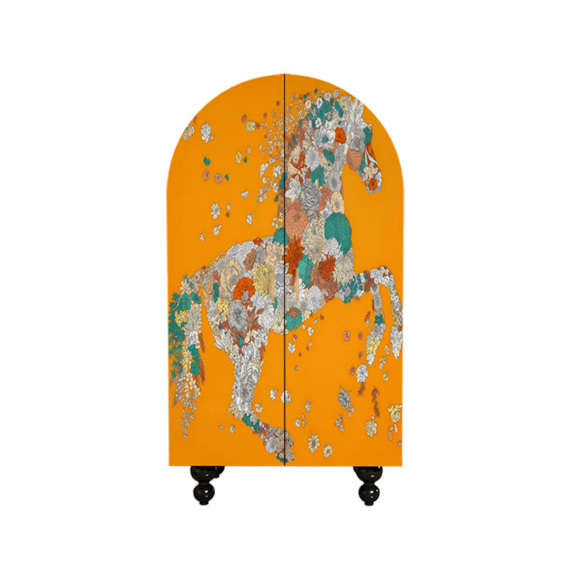 Armoire arquée avec tablettes et portes