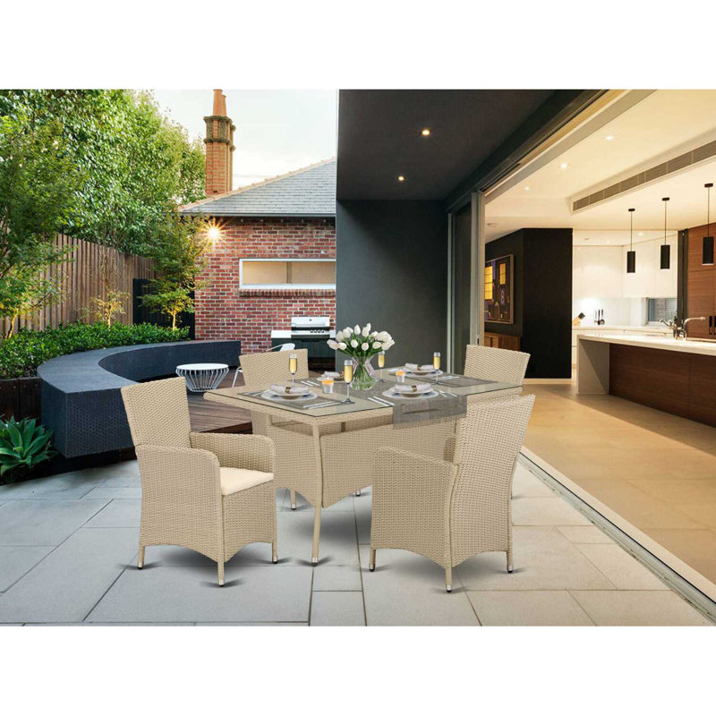 Ensemble de mobilier d'extérieur en osier 5 pièces comprenant une table de bistro rectangulaire avec plateau en verre et 4 fauteuils de balcon avec coussin, crème
