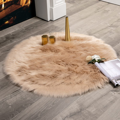 Tapis en simili peau de mouton avec envers antidérapant Maeliyah