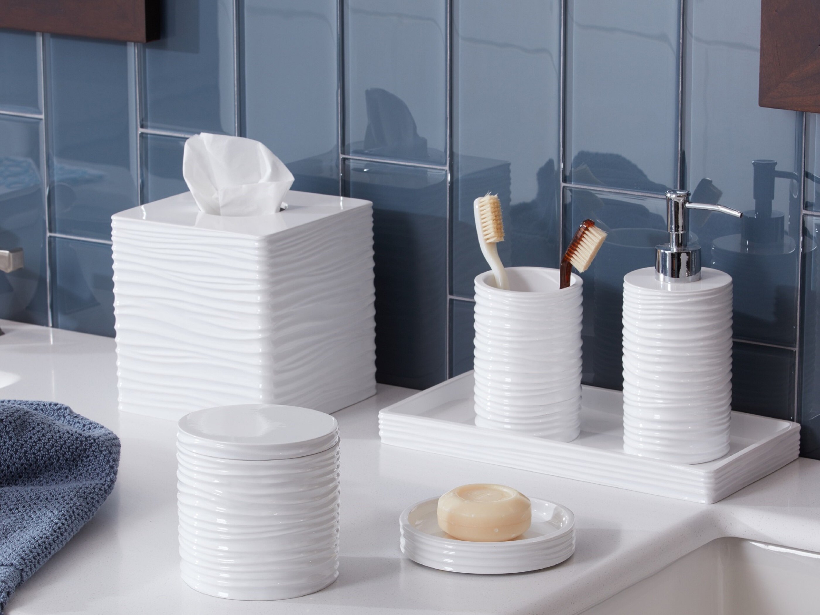 By the Sea 3-Piece Bathroom Accessory Set – Roselli Trading