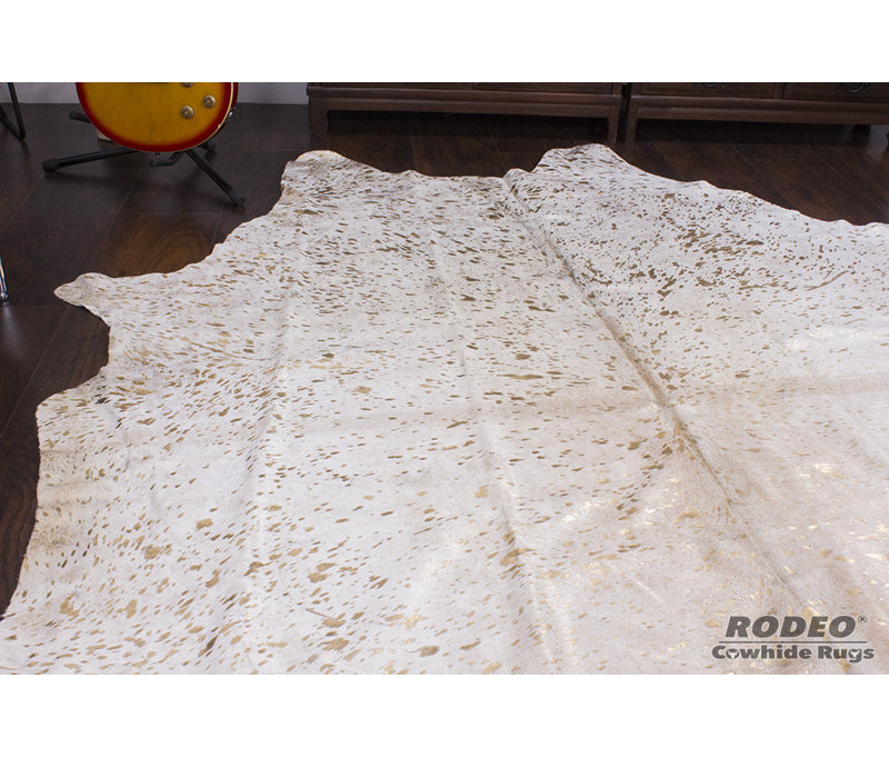 Tapis doré, 7 pi x 8 pi