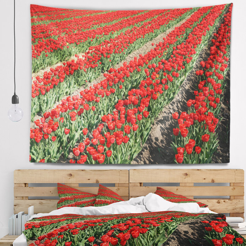 Tapisserie de lignes de tulipes rouges, H 78 po x l 92 po