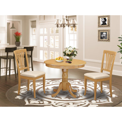 L'ensemble de table de salle à manger 3 pièces comprend une table ronde en bois avec piédestal et 2 chaises de cuisine en tissu de lin, 36 x 36 pouces, chêne