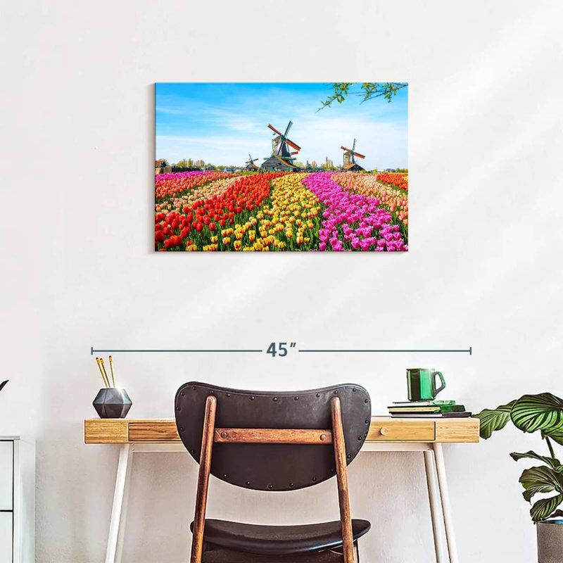 Harnek Windmills Beyond Tulips, H 20 po x l 30 po
