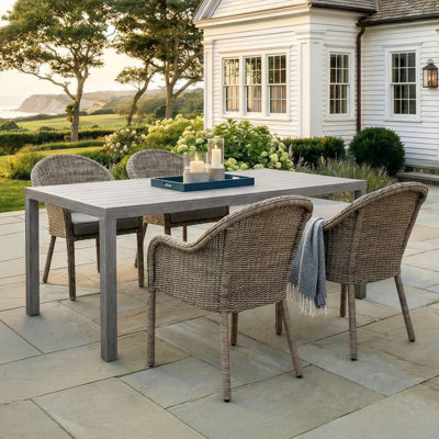 Table de patio toutes saisons Martha Stewart Bedford avec 4 chaises empilables en rotin