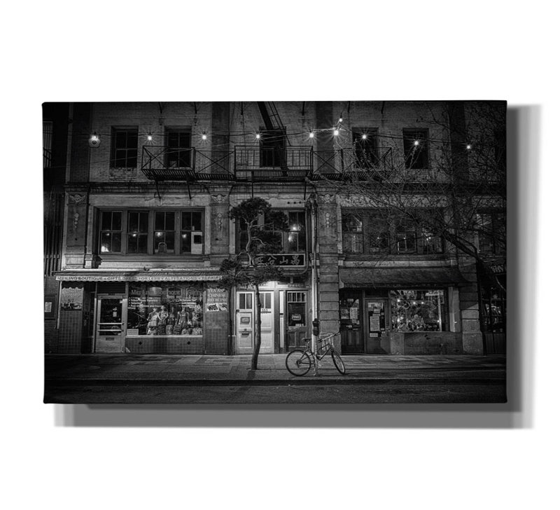 «Chinatown Victoria» par Tim Oldford, H 26 po x l 40 po x P 1,5 po