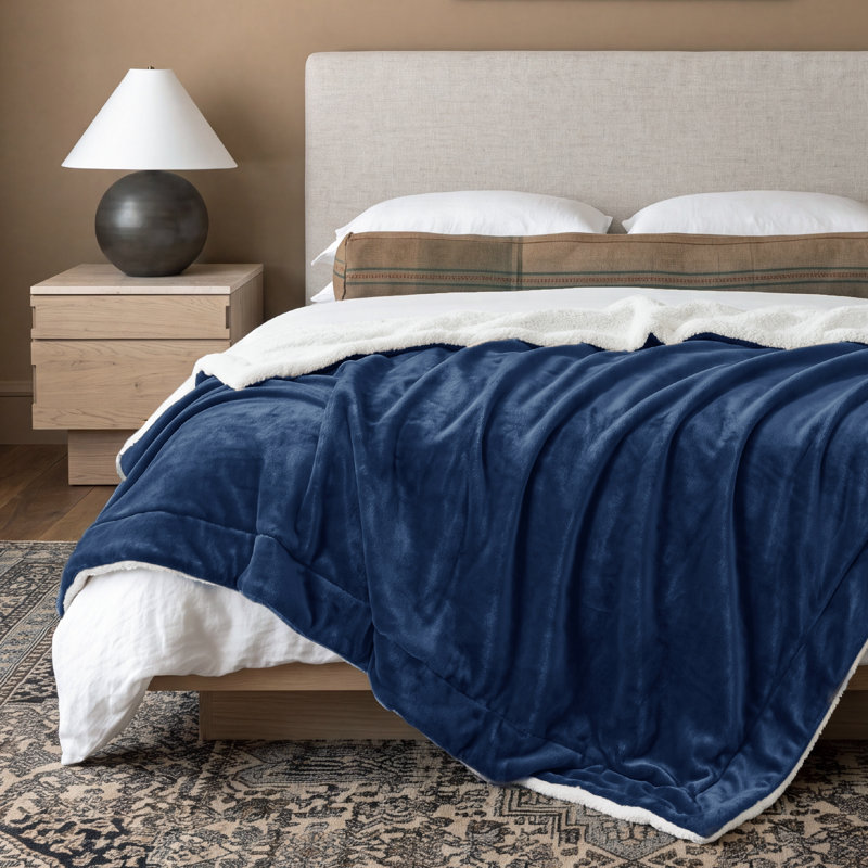 Bedsure GentleSoft™ Sherpa Blanket – Thick All-Season Warm Bed Blanket – Ideal Gift for College Students, Navy, King