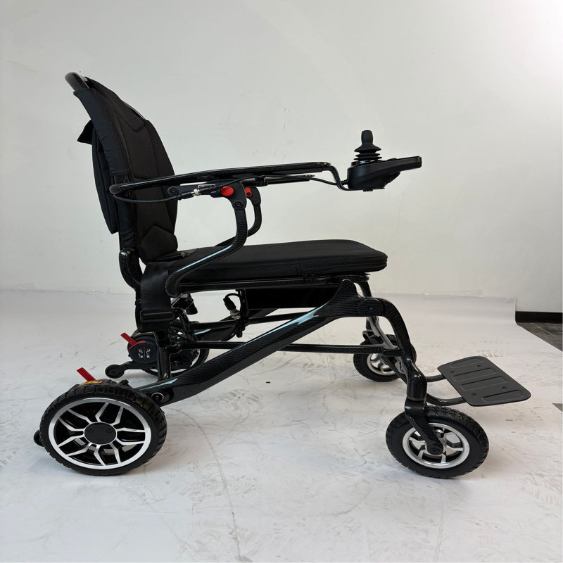 37 fauteuils roulants électriques légers en fibre de carbone 37 LBS pour adultes, fauteuil roulant motorisé pliable longue portée 30 miles avec 2 batteries au lithium et deux moteurs
