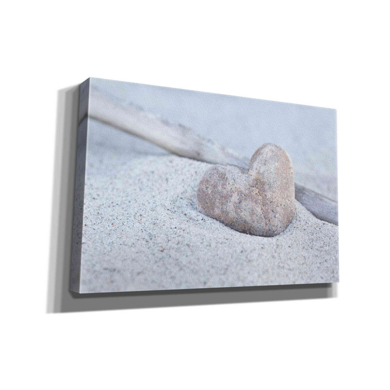 «Stone Heart Beach Still» par Andrea Haase, estampe numérique sur toile, H 12 po x l 18 po x P 0,75 po