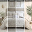 Housse de couette 100% coton taupe avec ornement en chenille ravissante