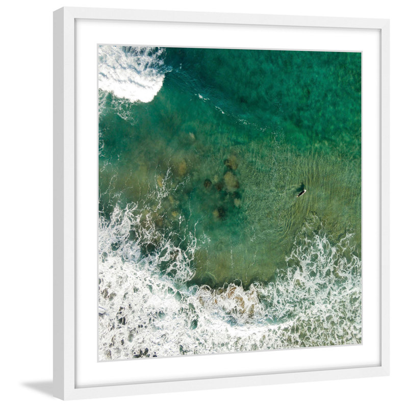 Surf Crash par Karolis Janulis - Photographie de cadre photo sur papier, H 12 po x l 12 po, Cadre blanc
