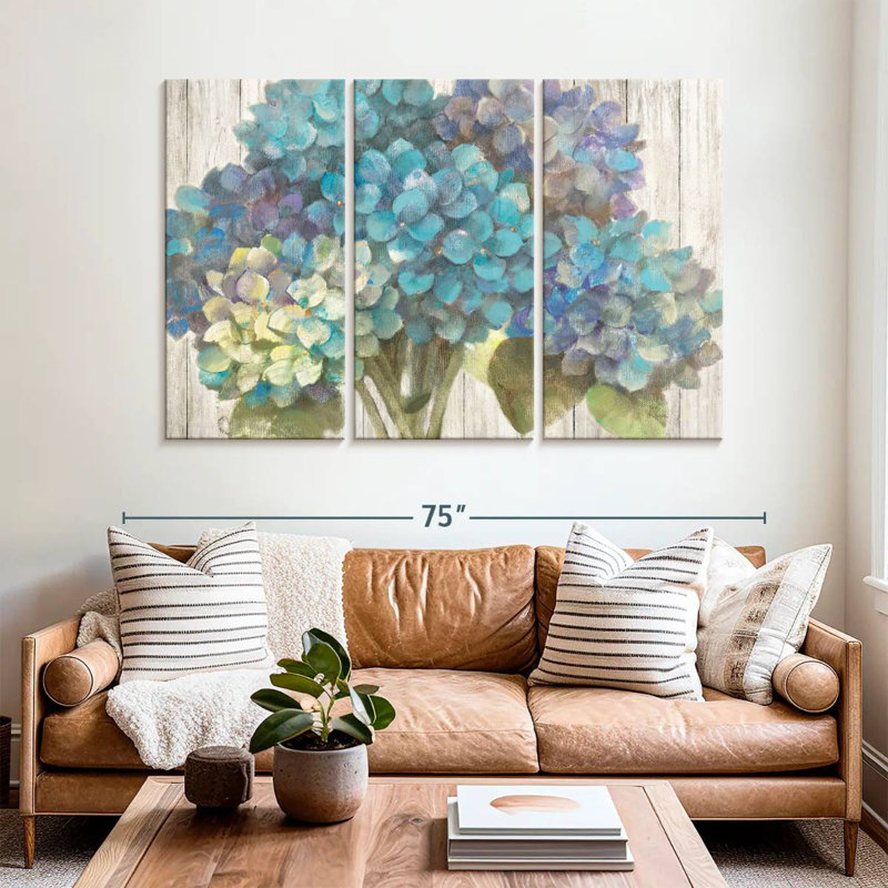 Hortensia turquoise Harnek à bord d'une grange, H 42 po x l 65 po