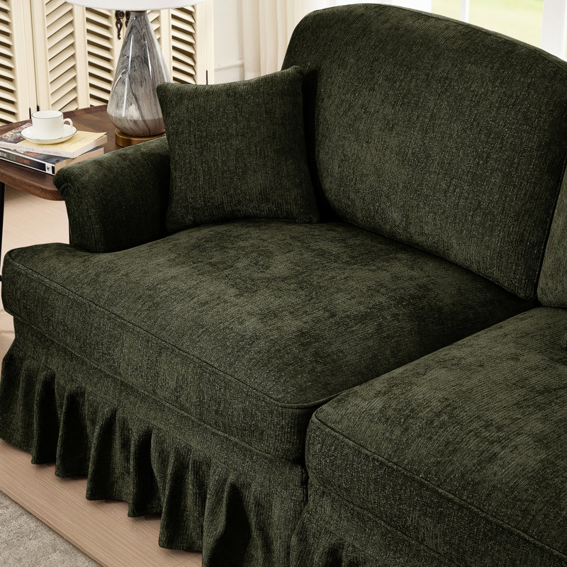 Classique avec accoudoirs évasés, jupes amovibles, épouse les formes du corps, mousse haute densité, tissu chenille, configurations multiples pour espace réduit. Combinaison modulaire de 2 pièces avec jupes à volants, plis et volants amovibles.