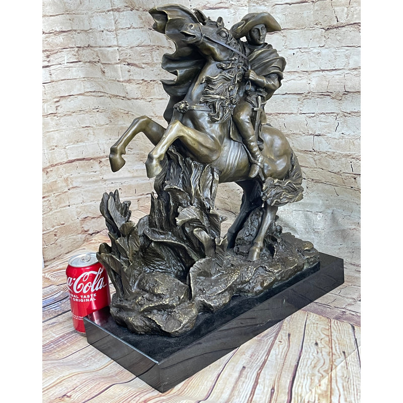 Reproduction de statue en bronze de Napoléon Bonaparte traversant les Alpes 20 po x 16,5 po