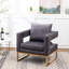 Fauteuil gris contemporain - Style avec assise rembourrée, structure en métal, dossier carré, accoudoirs confortables et revêtement en tissu doux effet velours, pour une détente optimale.