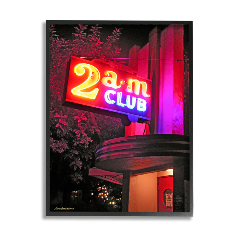 «Urban 2am Club», impression encadrée sur bois par Larry Grossman, H 30 po x l 24 po x P 1,5 po, Giclée encadrée noir minuit