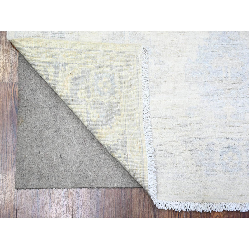 Tapis ivoire unique 4 pi 1 po x 5 pi 8 po Pomperie