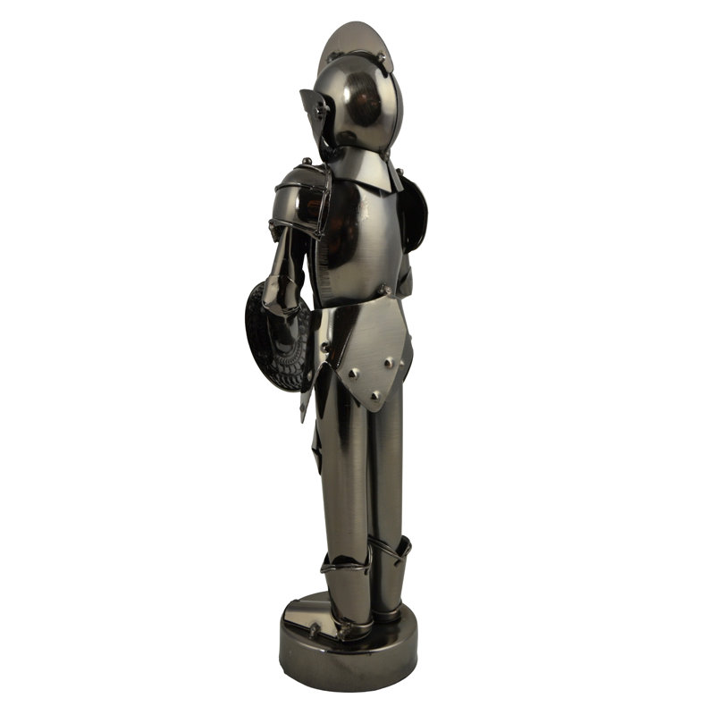 Statue chevalier en métal poli 11 po tenant une hache