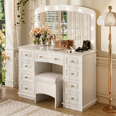 Luxurious Makeup Vanity