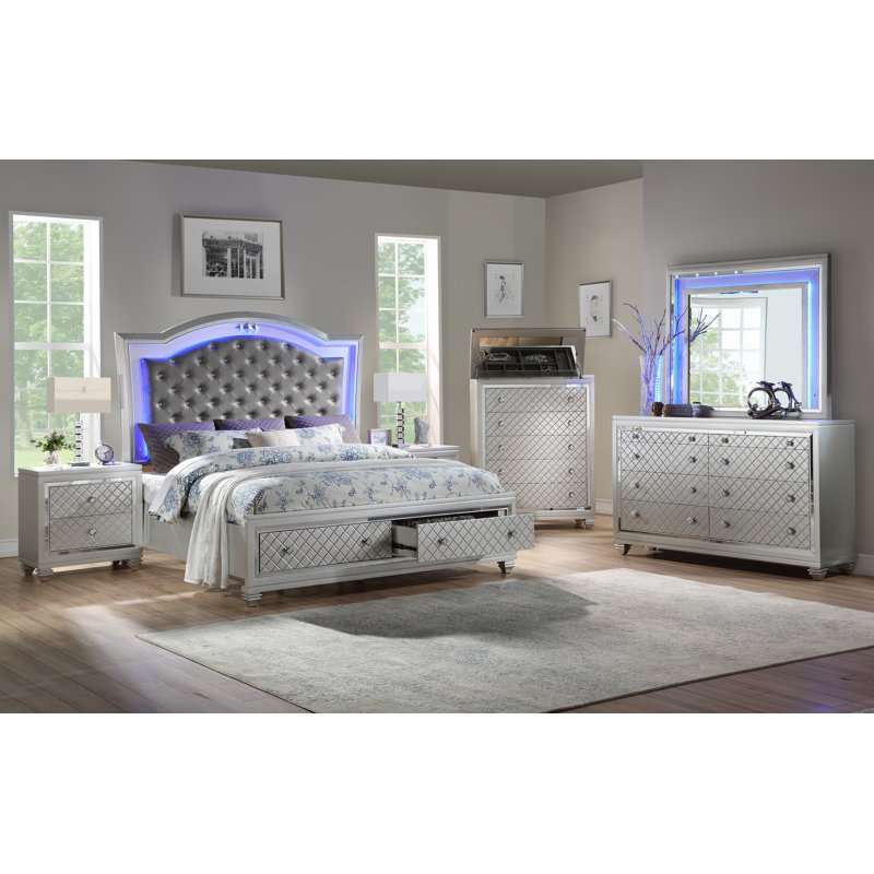 Latosia Bedroom Set with LED lighting, King