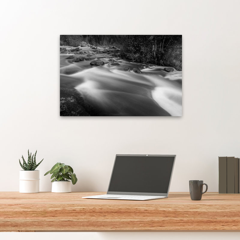 Rapide et lent - photographie de paysage en noir et blanc sur rivière, H 16 po x l 24 po