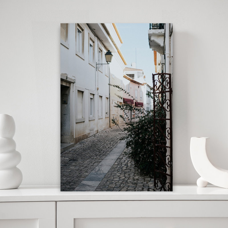 Charmante rue pavée européenne, architecture abstraite traditionnelle, impression d'art mural de la ville, 18" H x 12" W