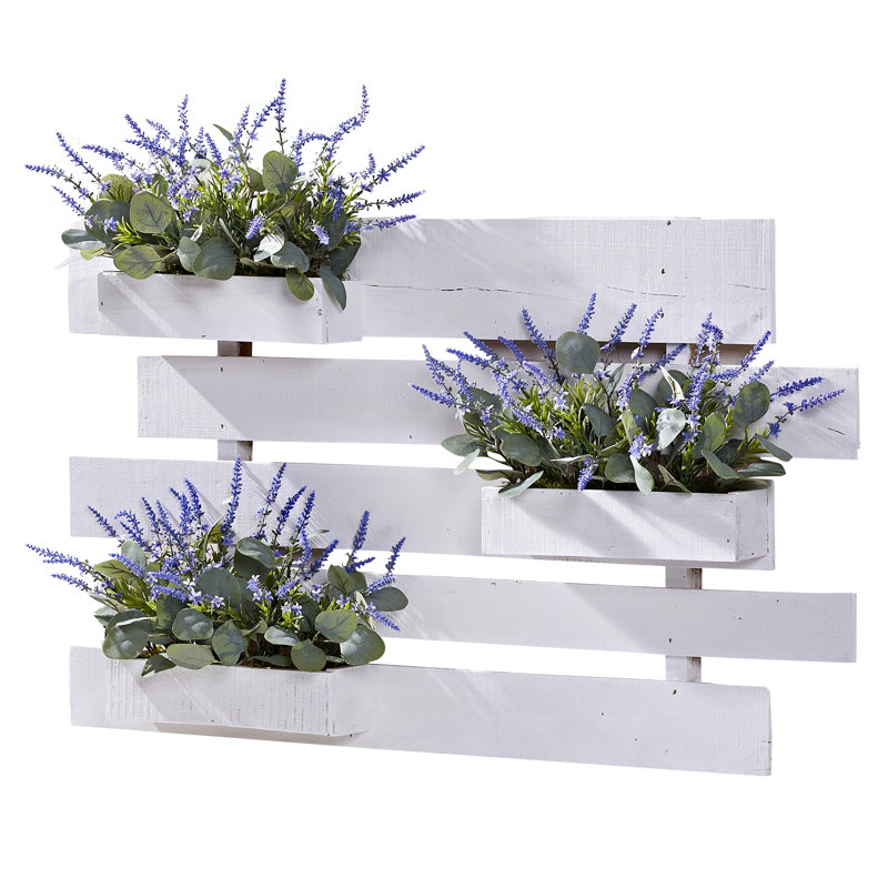 Lavande et eucalyptus en lattes de bois blanches