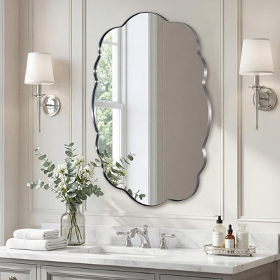 Miroir de salle de bain ovale en nickel brossé ondulé, miroir mural festonné argenté de 26 x 38 pouces, miroir mural irrégulier unique au design incurvé sophistiqué