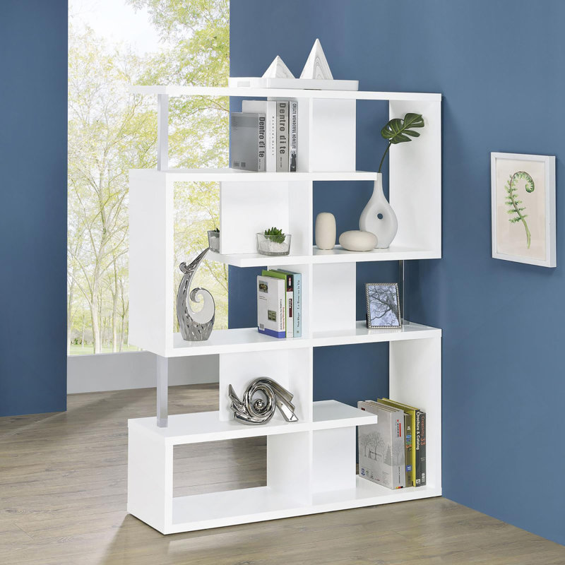 Bibliothèque géométrique blanche et chrome à 5 niveaux