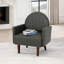 Fauteuil en forme de coquillage avec pieds en bois pour plus de confort et de style-545349130