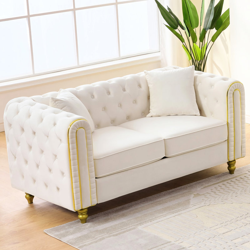 Velours beige moderne 63 po 2 places, bouton, base en pin, support de 600 lb dans le bois franc