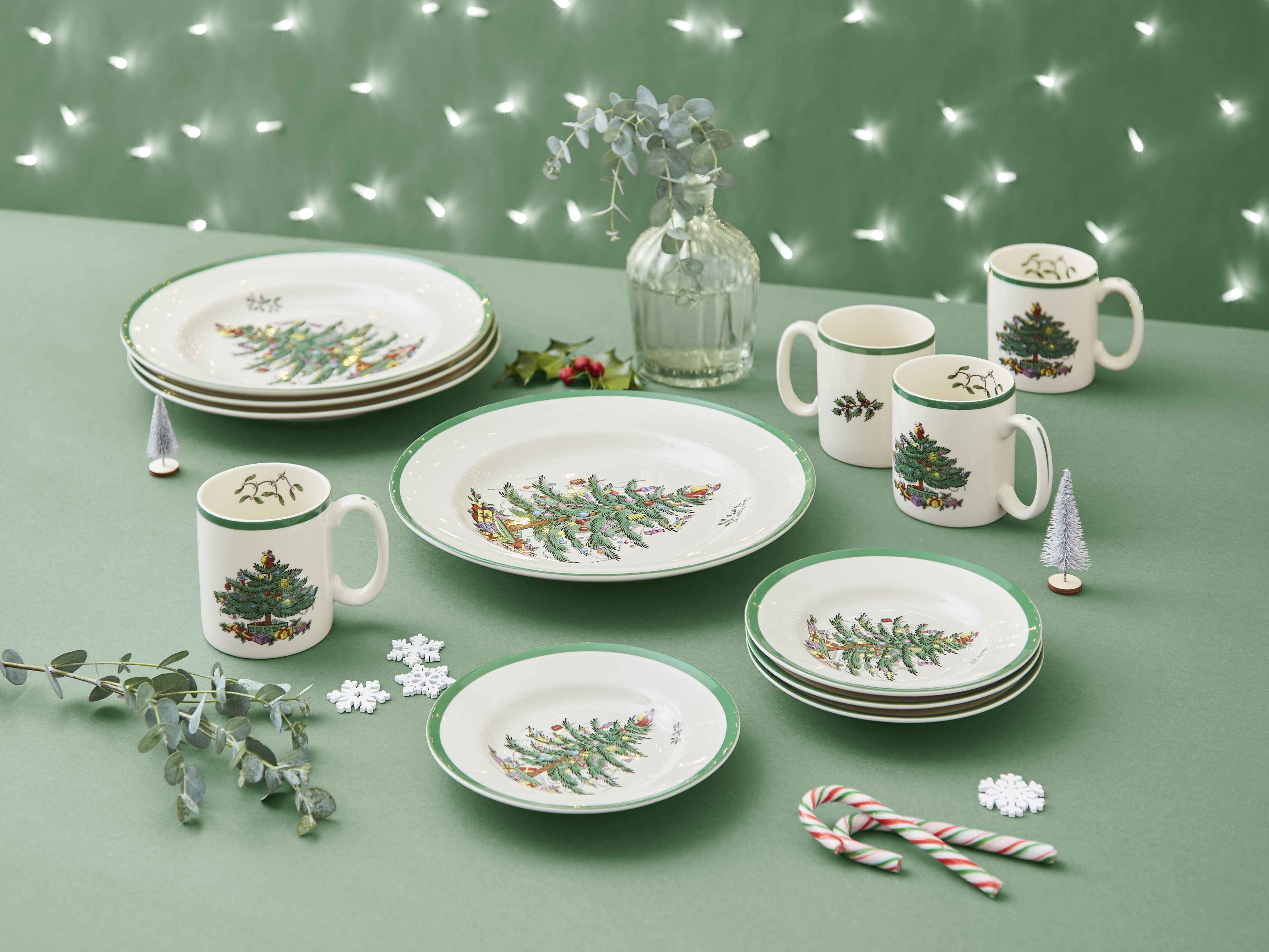 Spode Christmas Tree 12-Piece Dinnerware Set with Plates & Mugs, Service for 4 & Reviews | Wayfair