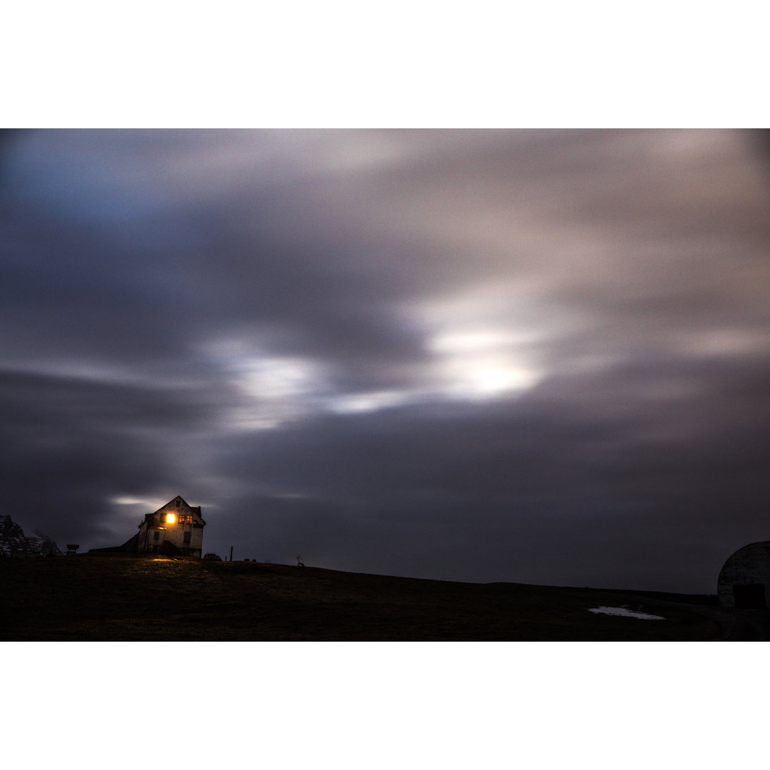 Berggipfel in Island in der Nacht von LeoPatrizi - Leinwand Kunstdrucke