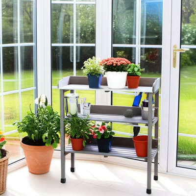 Table de rempotage 30 po x 14,535,5 po avec plateau en métal, banc de travail extérieur à 3 couches pour le jardin, établi en bois massif, fournitures pour structure à niveaux, petits articles à crochets intégrés, surfaces réglables aux pieds inégaux