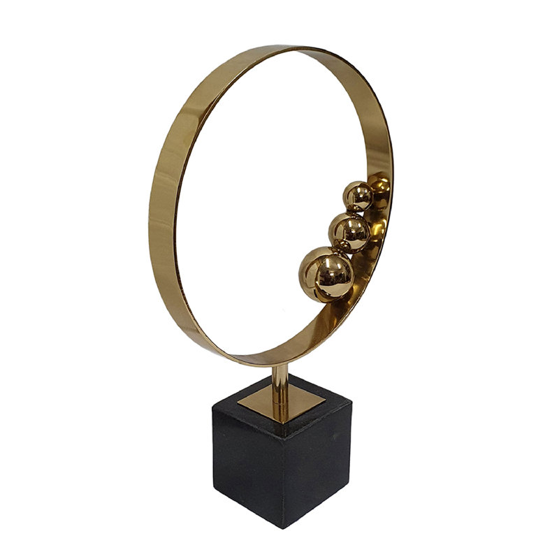 Sculpture anneau Mavis avec base en marbre, H 14 po x l 12 po x P 4,5 po
