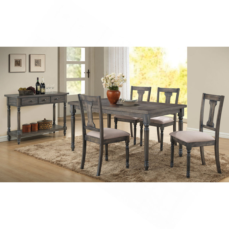 Table de salle à manger patinée avec pattes tournées