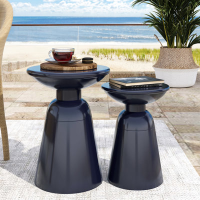 Paire de tables d'appoint en fer sarcelle, de conception moderne, 15 po x 15 po x 20,61 po et 12 po x 12 po x 17,25 po, avec structure évasée à piédestal pour l'extérieur et le jardin 2 sarcelle, espaces intérieurs