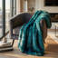 Jeté de luxe en fausse fourrure fabriqué à la main en peluche bleu azur Plutus-1342715199-1342715138