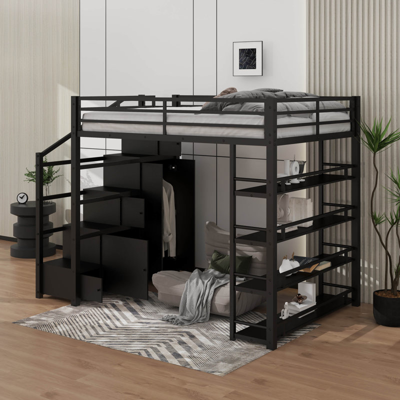 Lit mezzanine double en métal avec tablettes, armoires et garde-robe