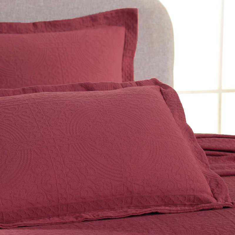Ensemble de couvre-lit et taies décoratives 100 % coton texturé à médaillon de style moderne et contemporain Swanton, Grenat