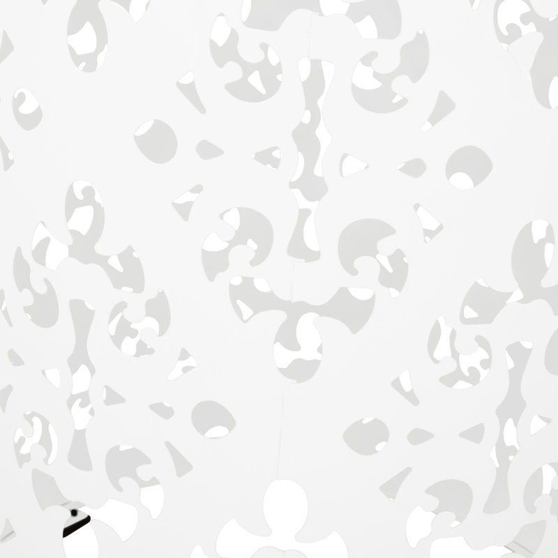 Table de bout moderne en métal taillé en fer S / 2, blanche et tendance, sans paire d'assemblage, conception avec ornement, couleur blanche